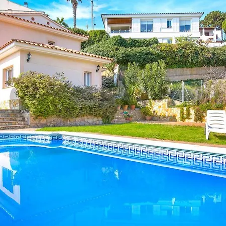 Villa Sleeps 6