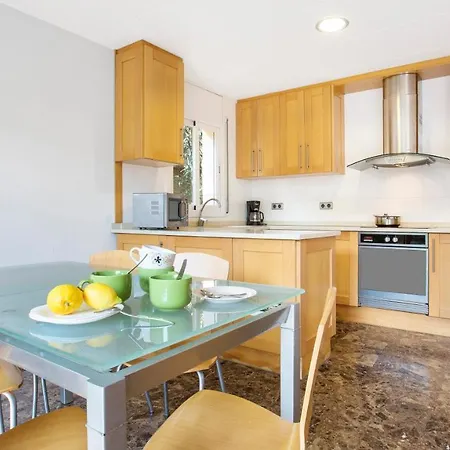 Sleeps 6 Villa Lloret de Mar