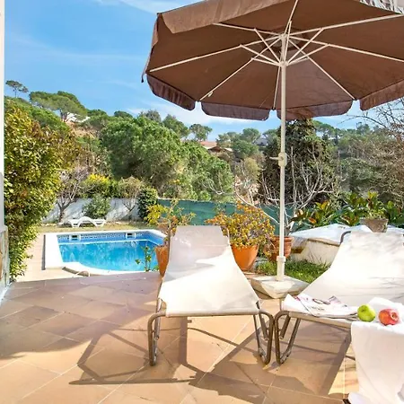 Sleeps 6